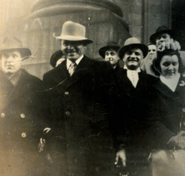 Photo de Glen How, Grace Rutherford, Hayden Covington, Clayton Morrell, Frank Roncarelli et Jessie Carr en 1947.